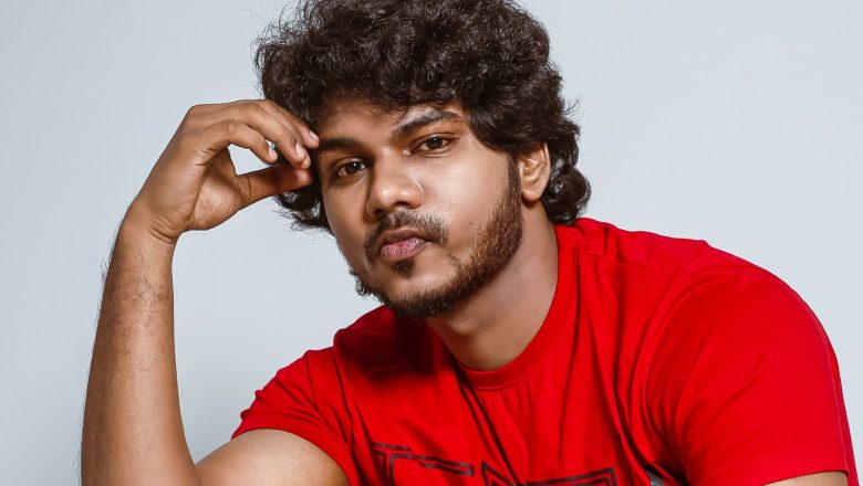 “வெள்ளிவிழா” நாயகன் மோகனின் “ஹரா” மூலம் சினிமாவில் அறிமுகம் ஆகும் சந்தோஷ் பிரபாகர் நடித்திருக்கிறார்.