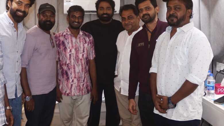 ஒன்ஸ் அப்பான் எ டைம் இன் மெட்ராஸ்’ படக்குழுவினரை நேரில் அழைத்து பாராட்டிய மக்கள் செல்வன் விஜய் சேதுபதி*