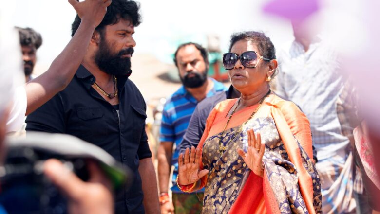 முக்கோண காதல் கதையாக உருவாகும் ” என் காதலே ” பெண் இயக்குனர் ஜெயலட்சுமி இயக்கியிருக்கிறார்