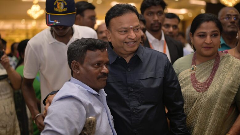 ஆதரவற்ற மற்றும் மாற்றுத்திறனாளி மாணவ மாணவிகள், முதியோருக்கு என 1500 பேருக்கு சிறப்பு வரவேற்பு வழங்கி அசத்தியுள்ளார் ஐசரி கே.கணேஷ்