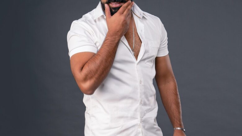 புதிய கதாநாயகனாகவும், தயாரிப்பாளராகவும் அறிமுகமானவர் ரமீஸ் ராஜா.