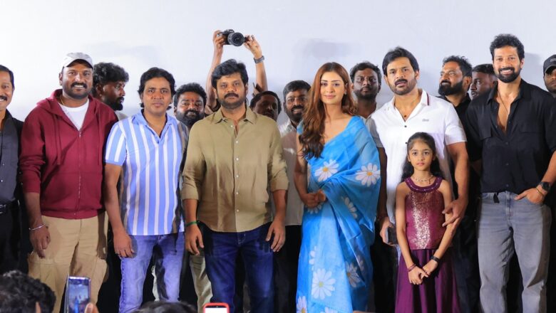 *’லீடர்’ படத்தின் டீசர் வெளியீடு லெஜெண்ட் சரவணனின் அதிரடி நடிப்புக்கு ஆரவார வரவேற்பு*