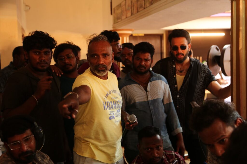 ‘காட்ஸ் அண்ட் சோல்ஜர்ஸ்’ ட்ரைசரை வெளியிட்ட ஏ.ஆர். முருகதாஸ்– அதிரடி ஆக்ஷன் மற்றும் செண்டிமெண்ட் கலந்த அதிரடி முன்னோட்டம்!!