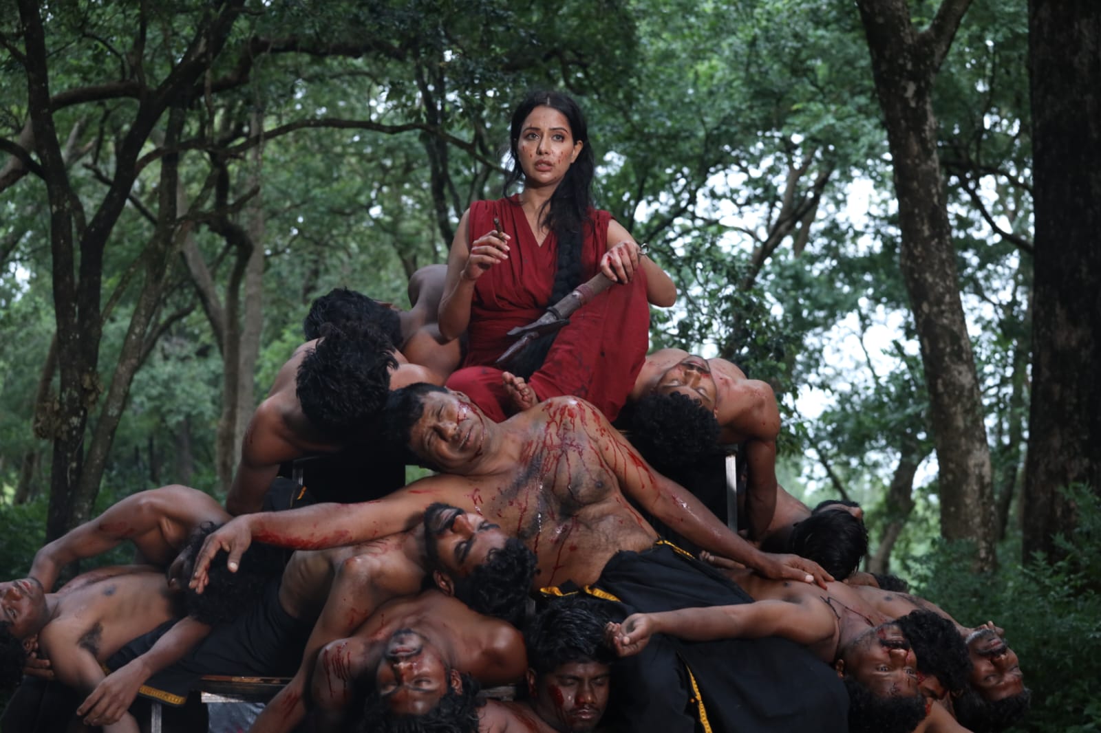 ‘நோவா’ படத்தில் ஆக்சன் காட்சிகளில் மிரட்டி இருக்கும் ‘பியார் பிரேமா காதல்’ புகழ் ரைசா வில்சன்* 