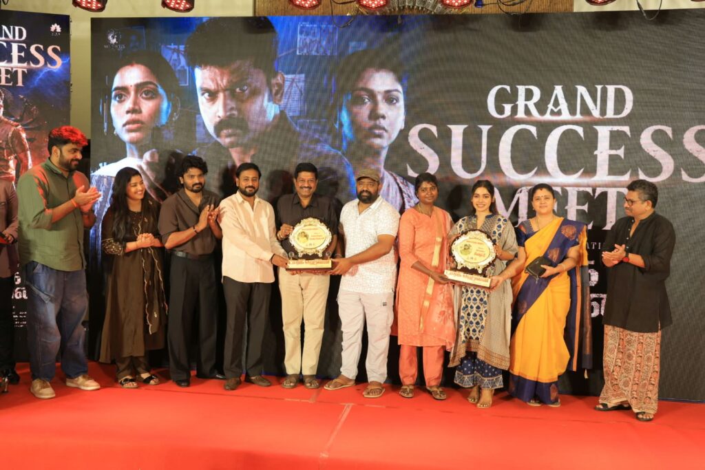 தயாரிப்பாளருக்கு லாபம் தந்தது இயக்­கு­நர் பாலாஜி சொந்த ஊரில்  ‘தி டார்க் ஹெவன்’ வெற்றி விழா !