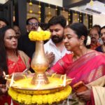 தி புட்டு - Dhe Puttu’ உணவகத்தின் கிளையை தொடங்கிய நடிகர் திலீப் - காவ்யா மாதவன் தம்பதிகள்*
